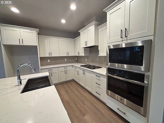 3rd image of 1585 N Young St