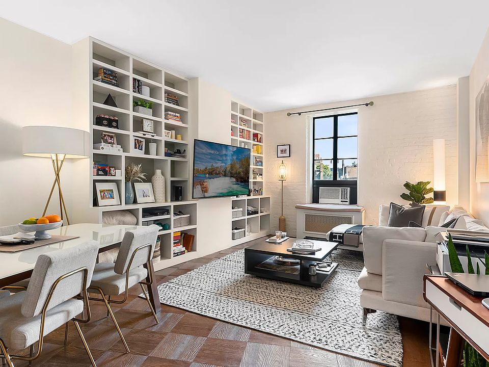 1st image of 720 Greenwich St APT 4T