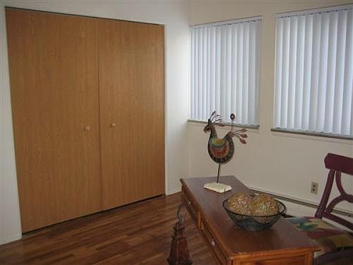 4th image of 3120 Holiday Dr APT 10