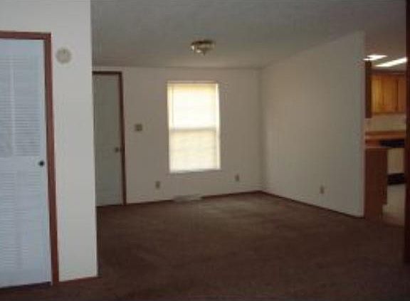 4th image of 16 Krystal Dr