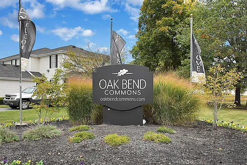 Oak Bend Commons Photo 1