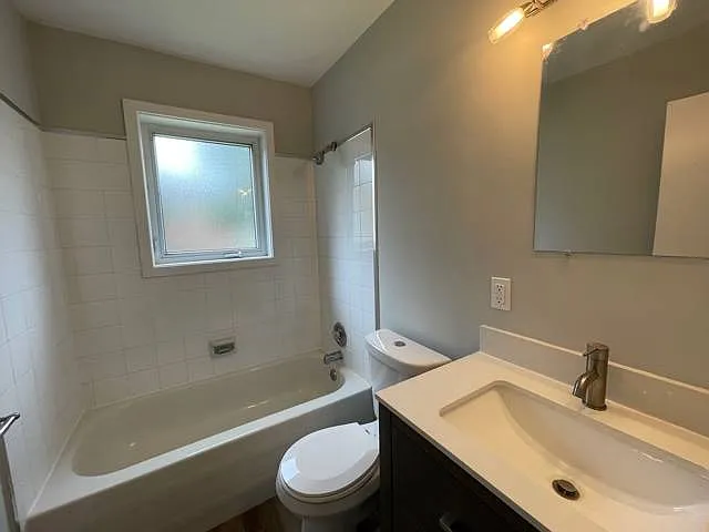 567 Weber St E — Photo 9