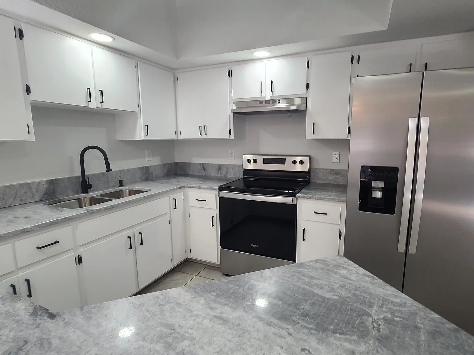 2 bed, 1050 sqft, $1,550 — Photo 3