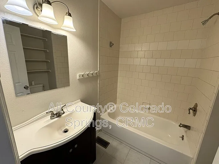 1138 Delaware Dr — Photo 14