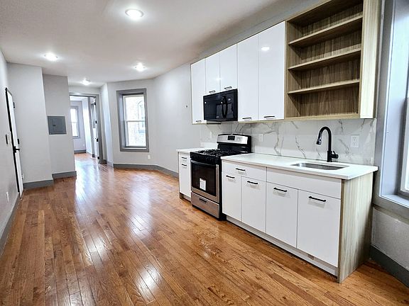 5th image of 39 Van Wagenen Ave APT 1