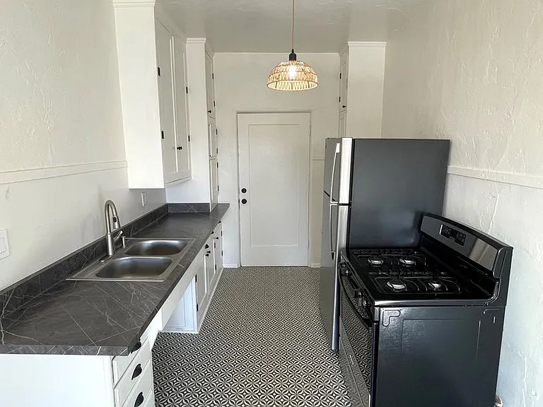 2110-2126 Thompson Blvd #&-275-287 — Photo 14