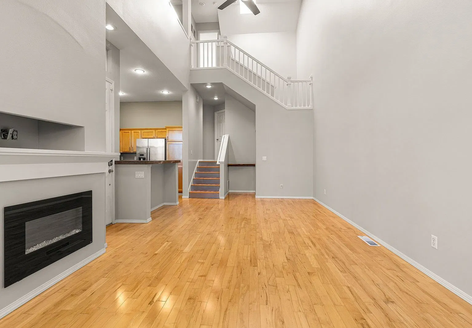 2 bed, 3.0 bath, 1484 sqft, $2,494 — Photo 2