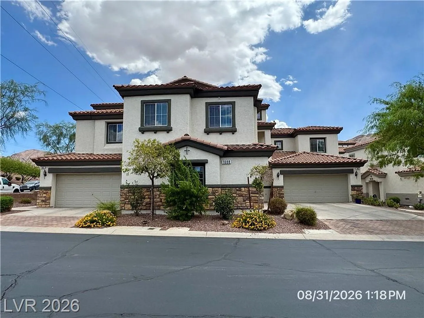 3-Bedroom Henderson Townhouse with Private Backyard — Photo 2