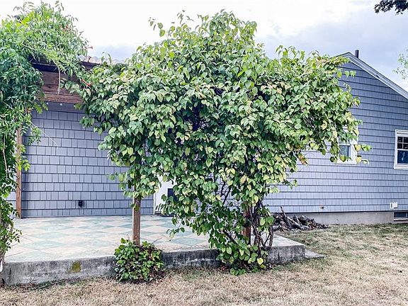 4th image of 10 Glen Meadows Dr