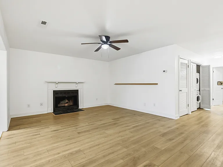 1174 Village Creek Ln #1APT-2 — Photo 11