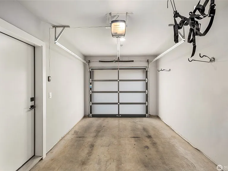 4018 Beach Dr SW — Photo 26