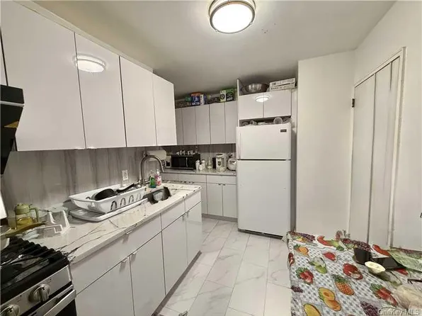 138-70 Elder Avenue #3N, Flushing, NY 11355