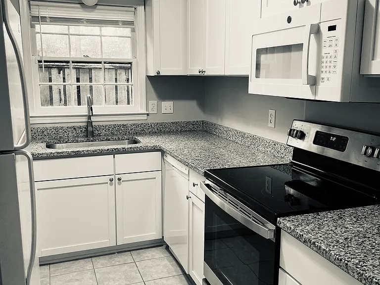 202 Saint Charles Ct — Photo 6