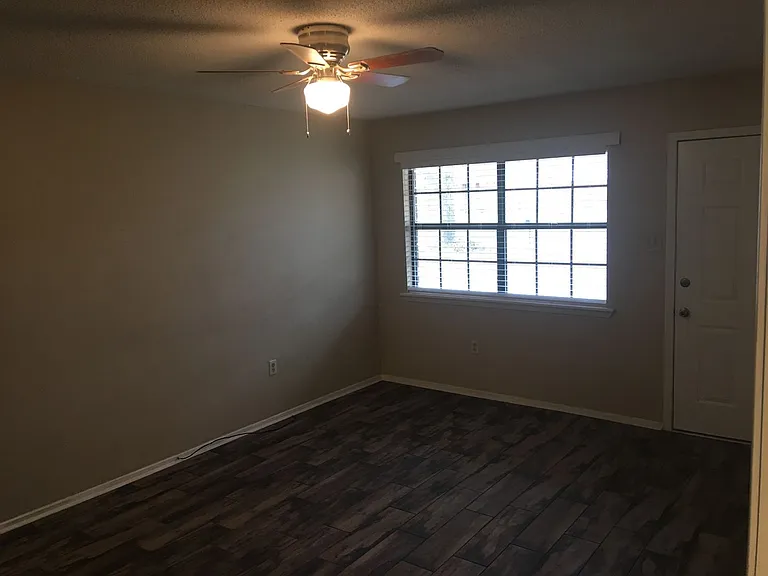 1714 Marilyn Dr — Photo 3