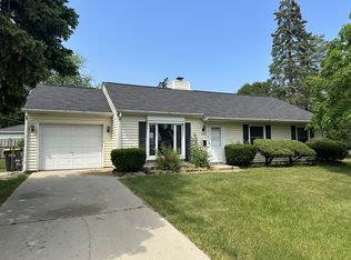 438 Poplar Ln, Glenview, IL