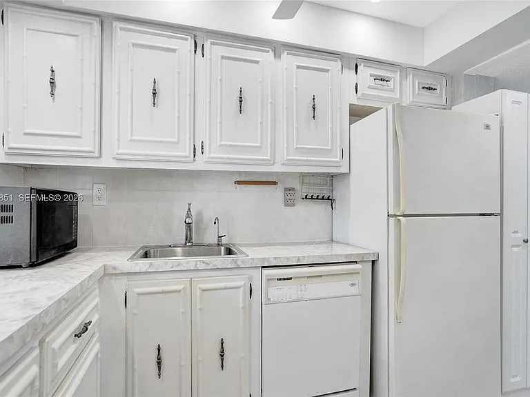 2000 Atlantic Shores Blvd #207 — Photo 11