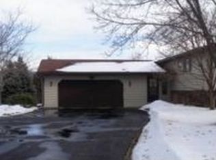 489 Country View Rd, Hudson, WI 54016