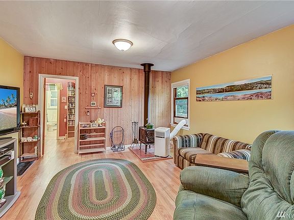 3rd image of 11512 28th Ave NE
