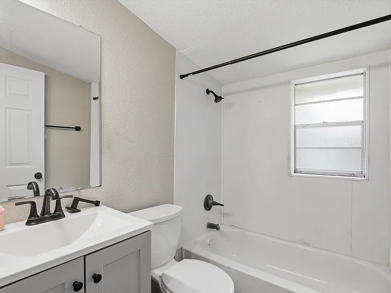 719 Dent St — Photo 13