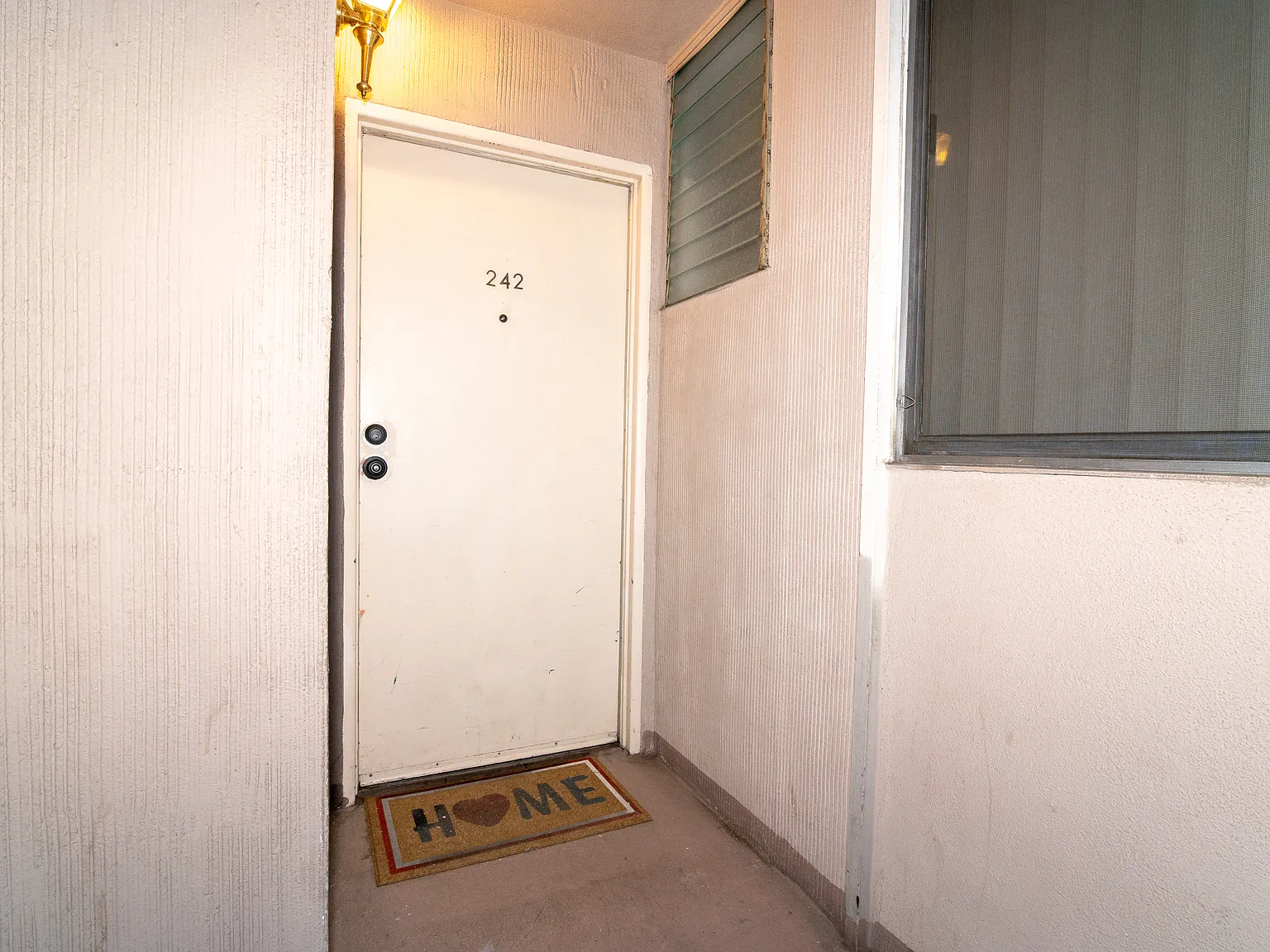 3 bed, 871 sqft, $1,000 — Photo 2
