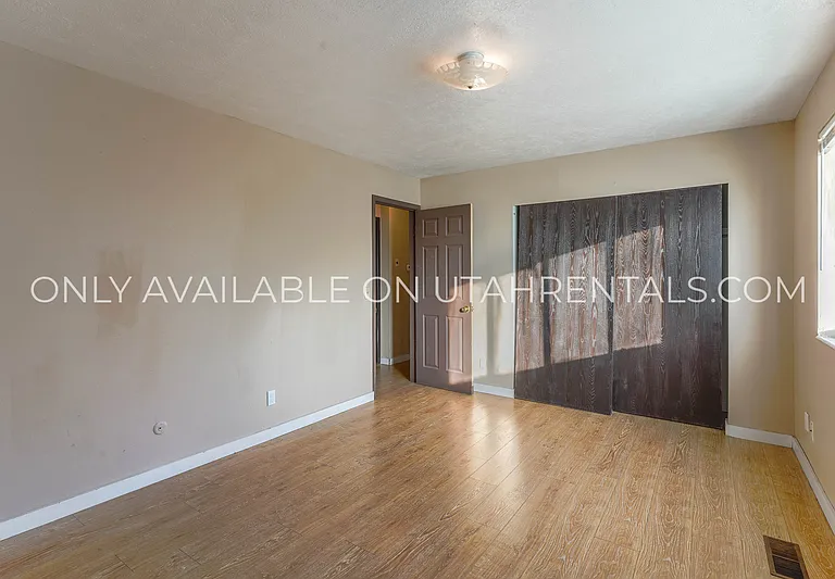 230 W Foxbridge Dr — Photo 12