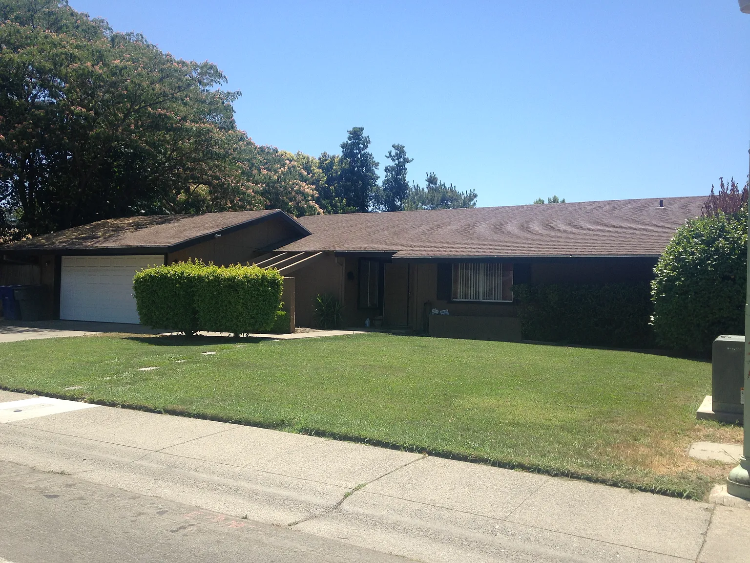 7628 Center Pkwy photo 1