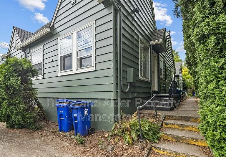 3622 SE Harrison St #6 — Photo 2