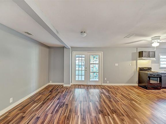 4th image of 2339 Bluffton Dr