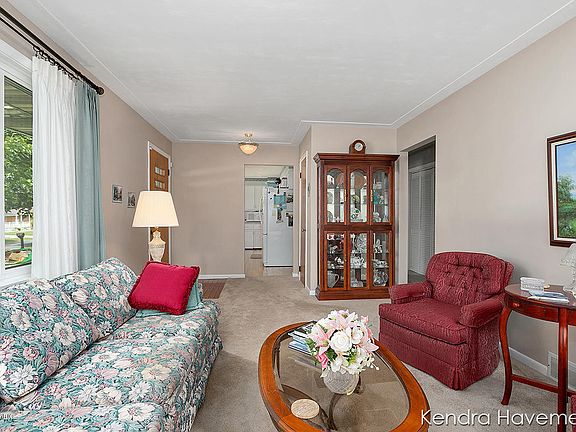 4th image of 3696 Senora Ave SE