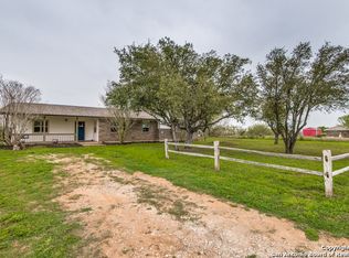 681 Deer Trail Dr, Jourdanton, TX 78026