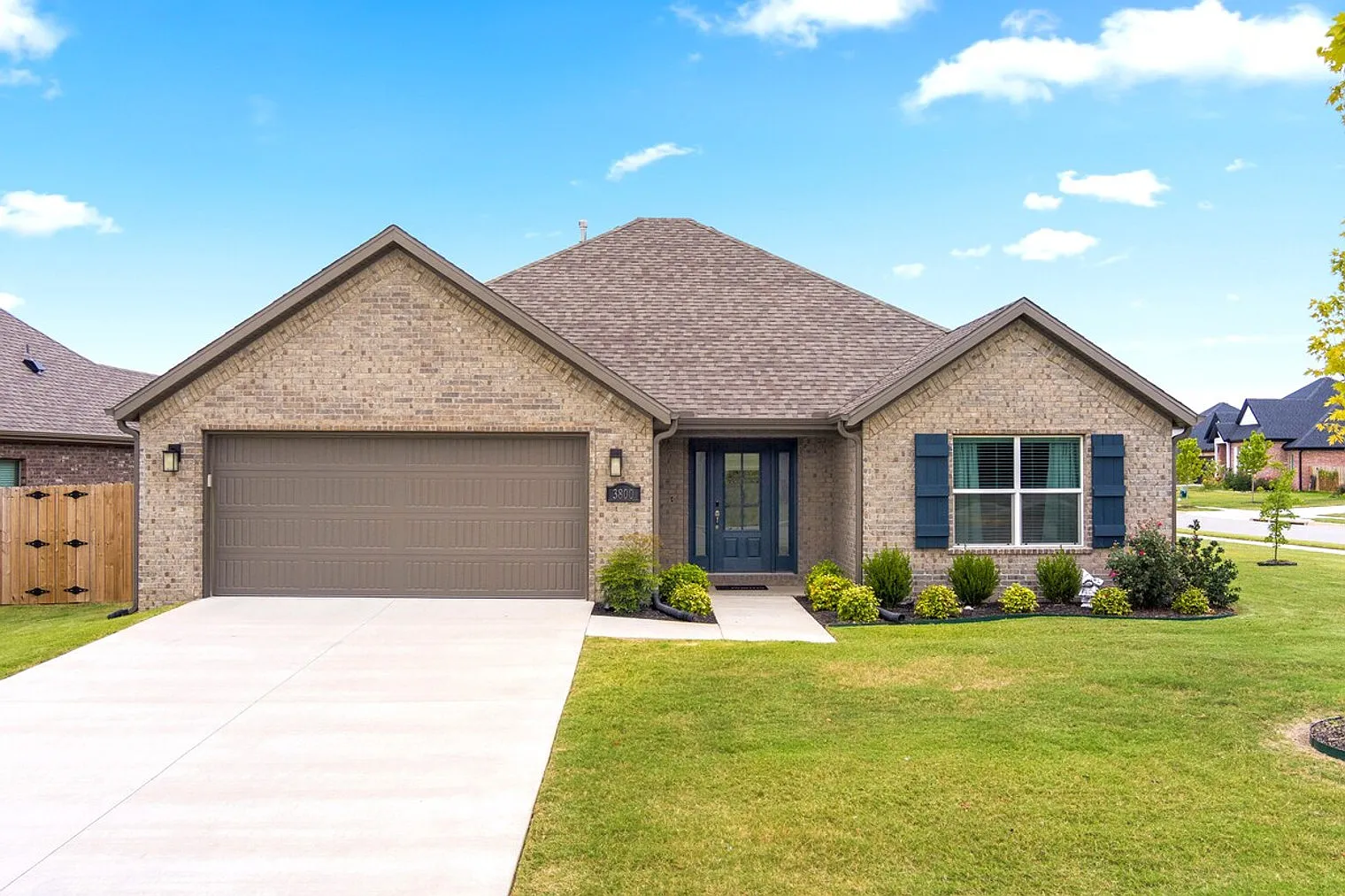3 bed, 2.0 bath, 1593 sqft, $4,000 — Photo 4
