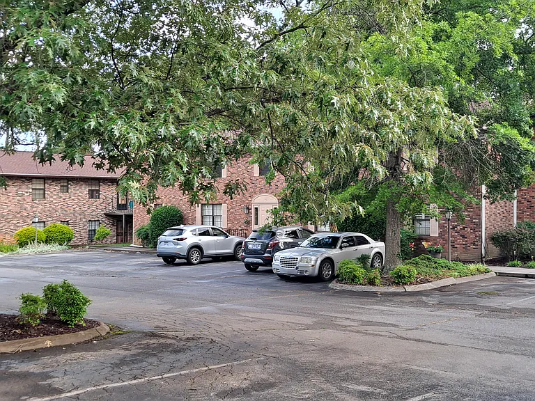 810 Highland Dr #303 — Photo 3