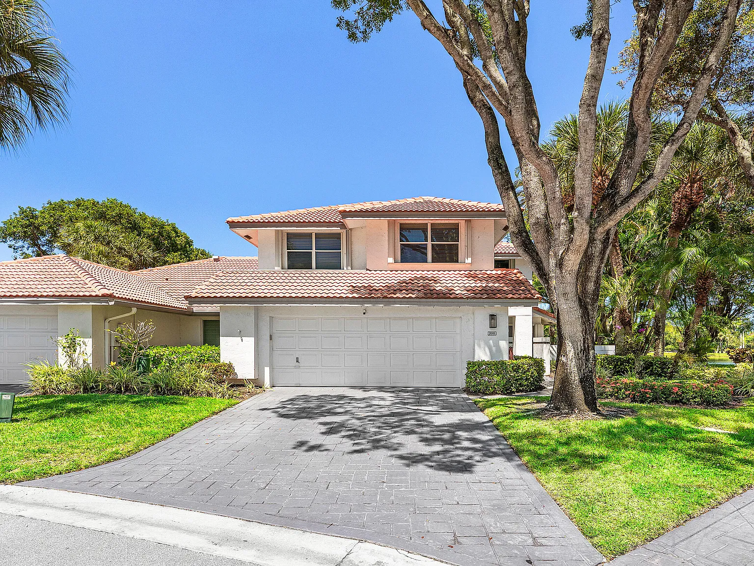 3 bed, 2.5 bath, 2461 sqft, $10,000 — Photo 1
