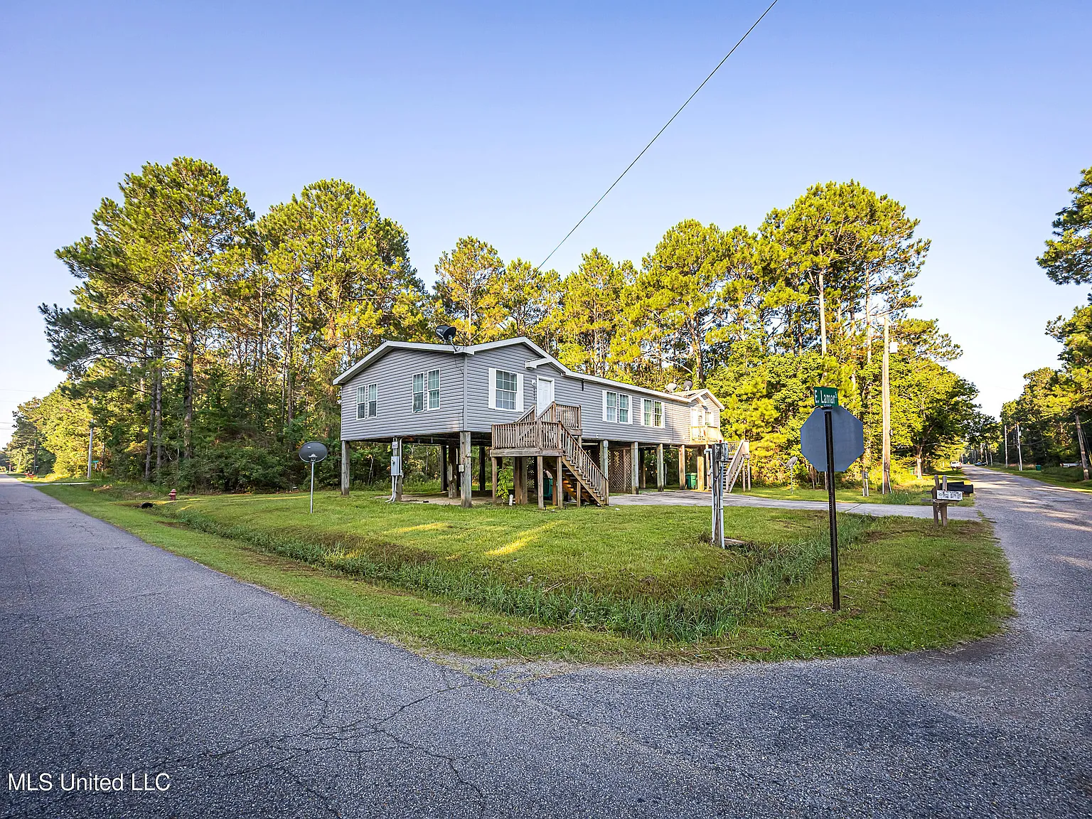 3 bed, 2.0 bath, 1140 sqft, $1,300 — Photo 3