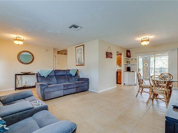 4th image of 2821 SE 8th Ave