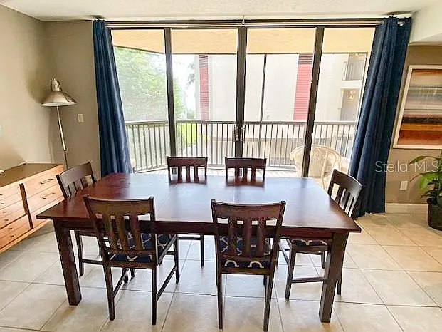 3 bed, 3.0 bath, 1672 sqft, $7,750 — Photo 4