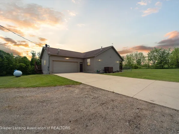 5969 E Hillcrest Dr, Eaton Rapids, MI 48827