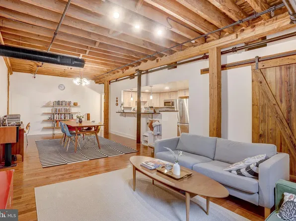 205 Cuthbert St #304, Philadelphia, PA 19106