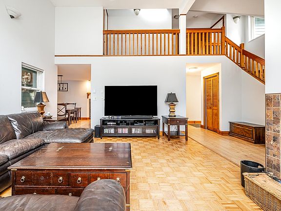 4th image of 40449 Thunderbird Rdg