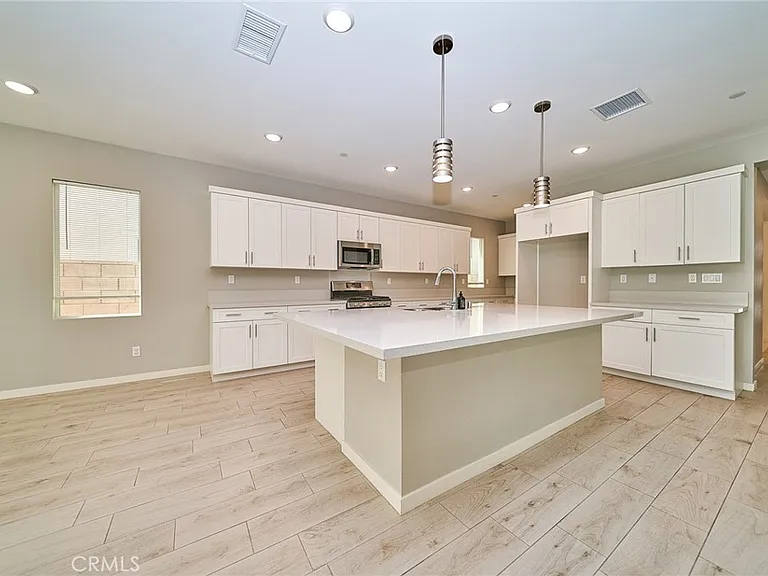 2622 E Embry Ln — Photo 6