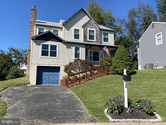 2nd image of 1612 Russell Dr