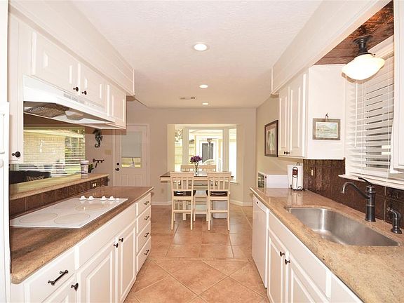 3rd image of 2109 Savanna Ct S