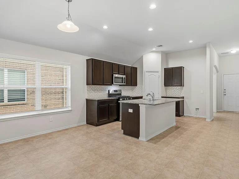 3410 Golden Amber Ct — Photo 10