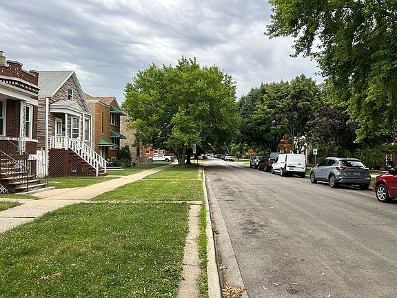 3rd image of 1833 S 57th Ave