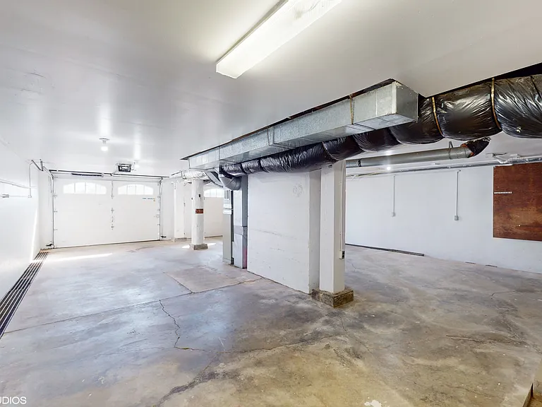 713 N Broadway St — Photo 33