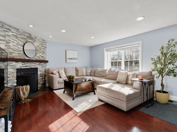 5 Meadowhill Ct APT 47, South Easton, MA 02375