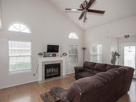 4th image of 2028 Cambridge Cir