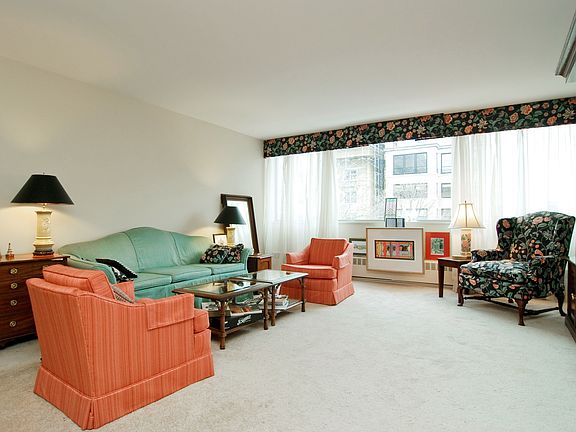 3rd image of 1516 Hinman Ave APT 602