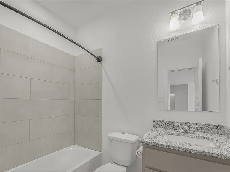 1386 Kingsgate Dr — Photo 27