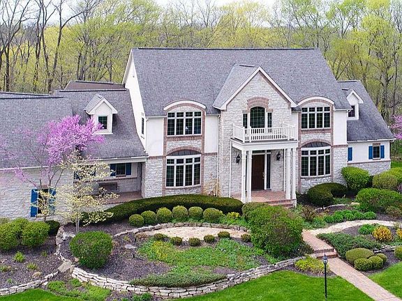3rd image of 380 Larkspur Dr